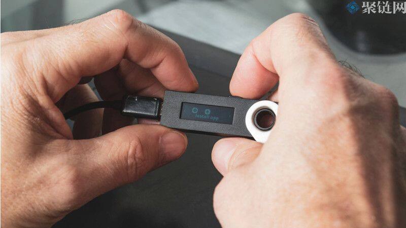 受俄罗斯的货币限制影响,投资者硬件加密钱包的需求增加-第1张图片-币安下载 受俄罗斯的货币限制影响,投资者硬件加密钱包的需求增加-第1张图片-币安下载